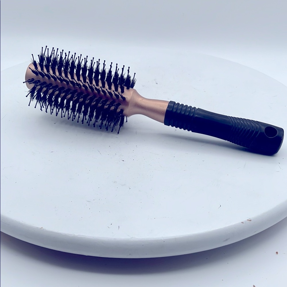 Professional Round Hair Brush - Black and Gold